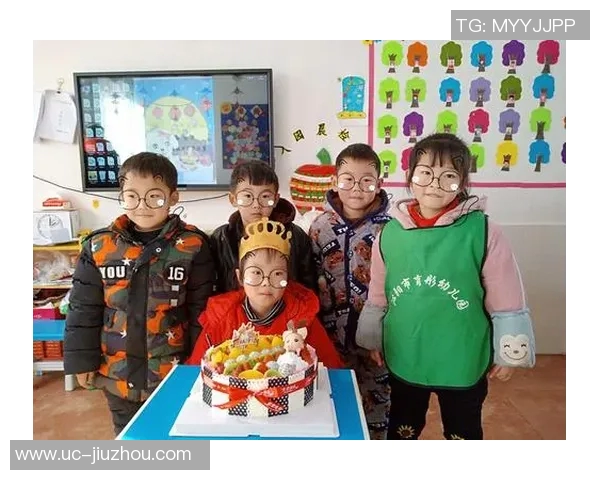 杨晨52岁生日FIFA送祝福以双脚探路照亮未来之路